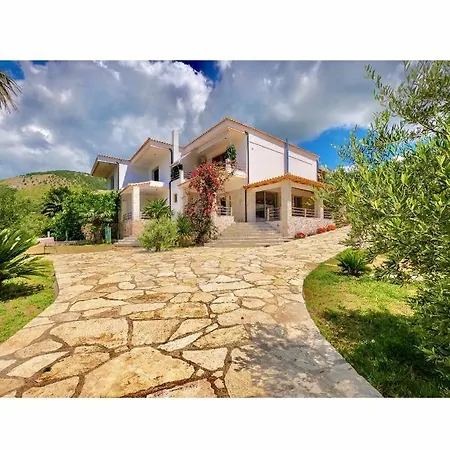 Milo Villa Himarë