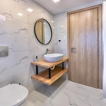 Milo Villa *