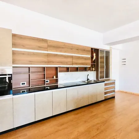 Milo Villa *